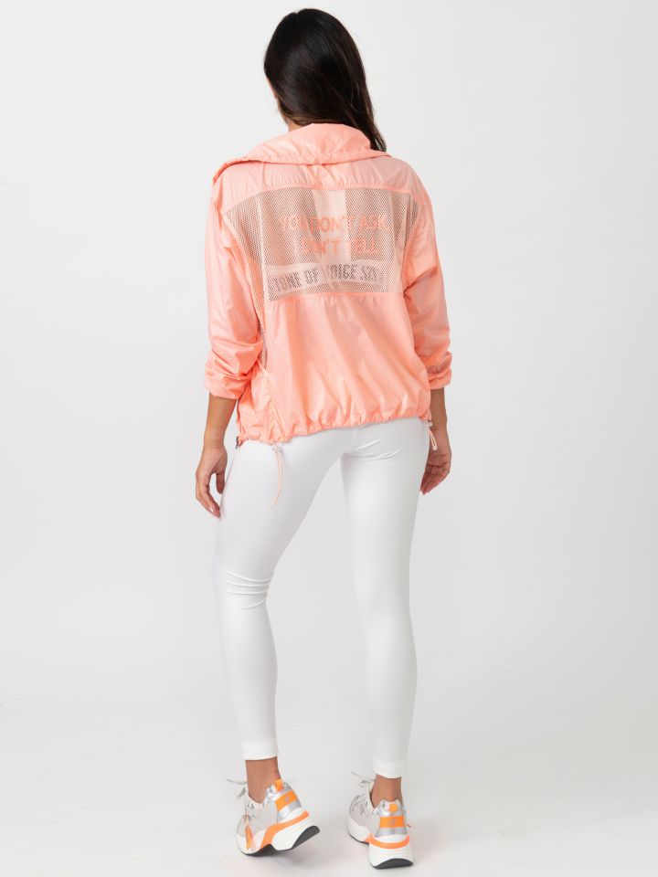 ג`קט ניילון בשילוב רשת בגב