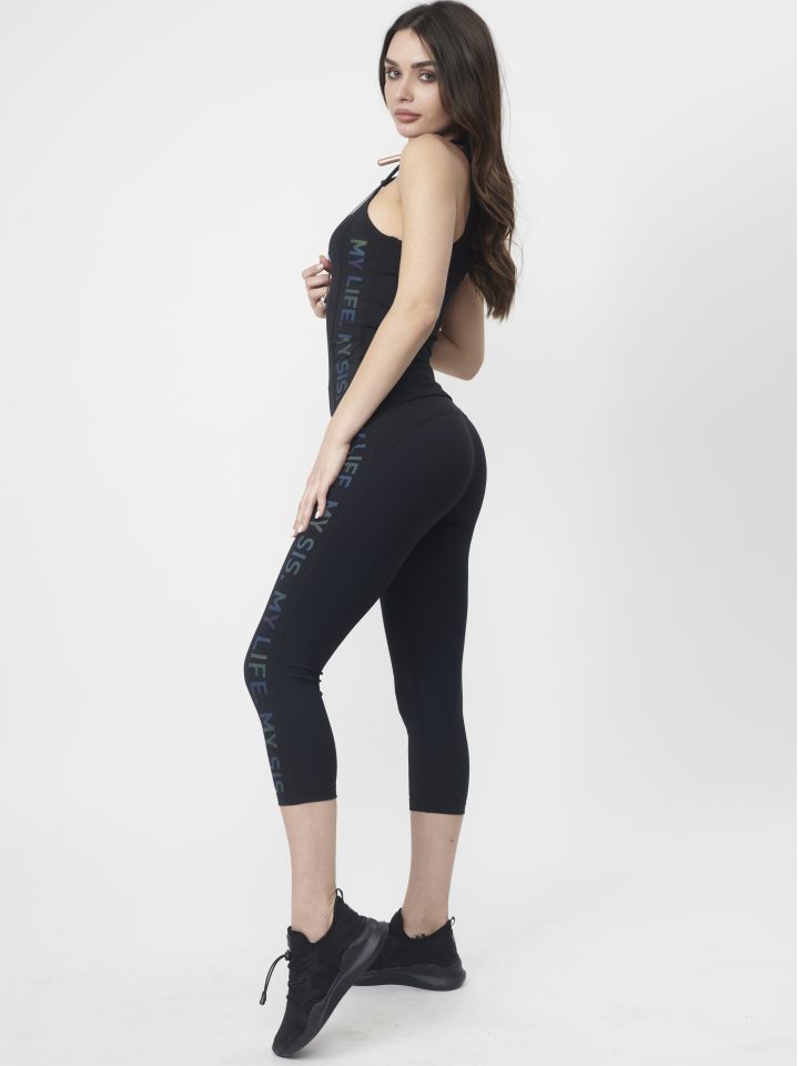 גופייה ספורטיבית שחורה