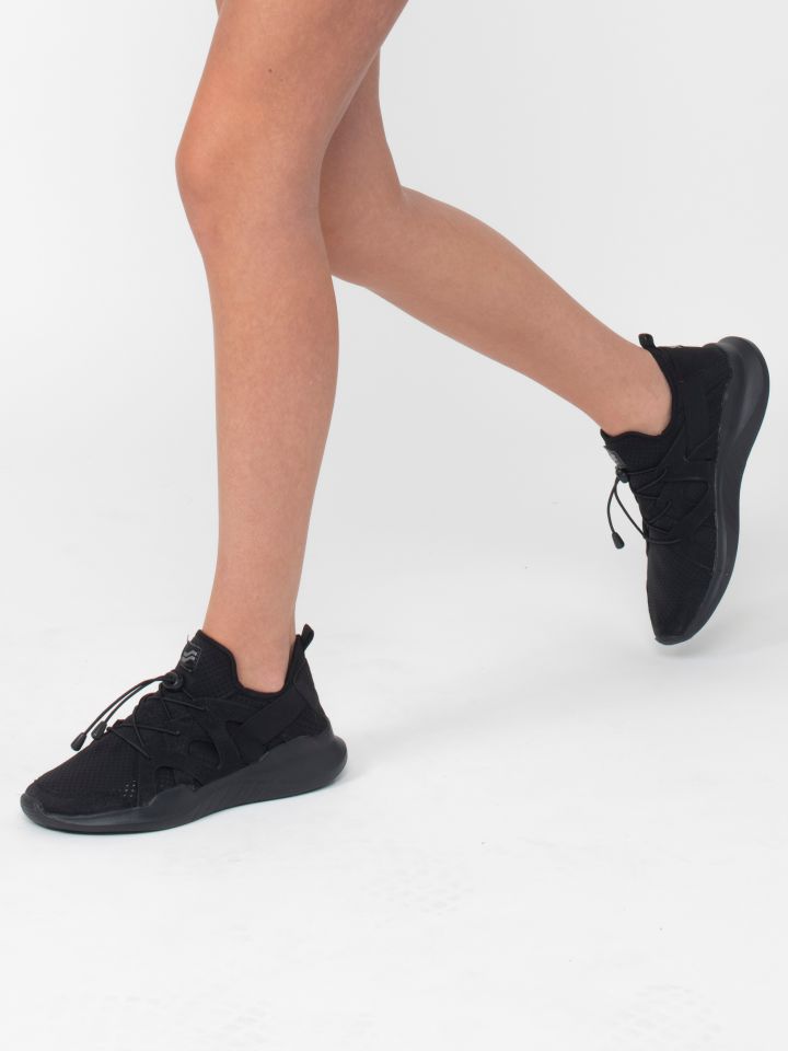 נעלי ספורט מונוכרמטיות