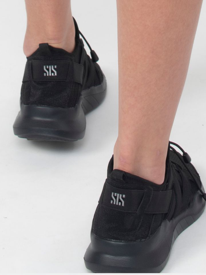 נעלי ספורט מונוכרמטיות