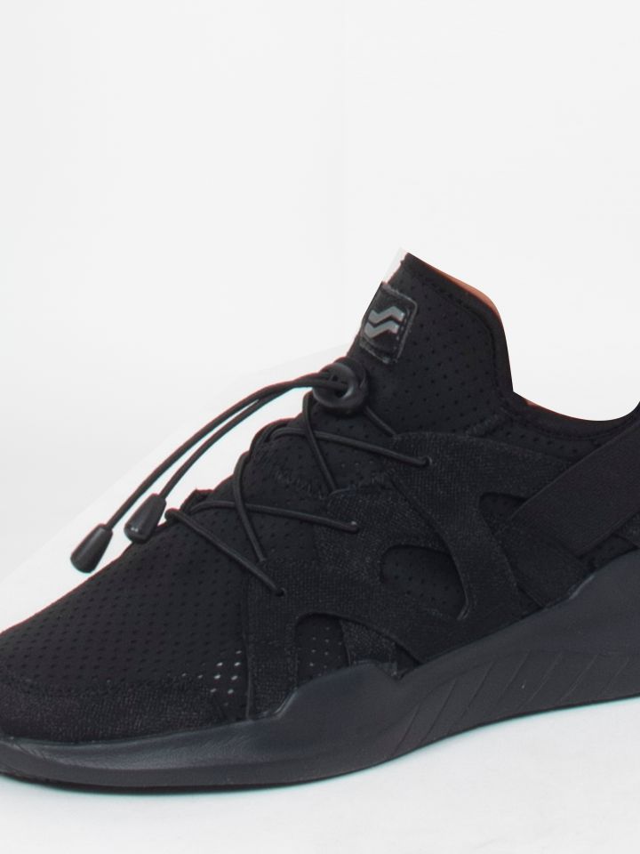 נעלי ספורט מונוכרמטיות