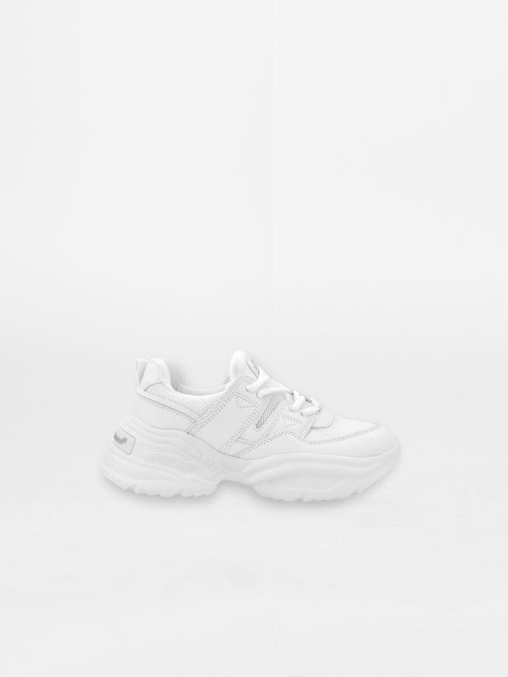 נעלי ספורט עם סוליה עבה