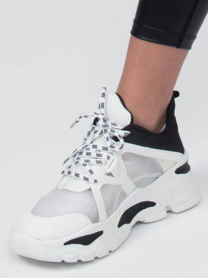 נעלי ספורט עם סוליה עבה א-סימטרית