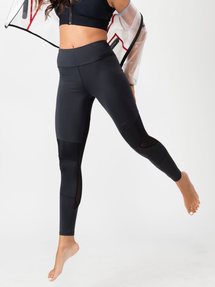 טייץ בשילוב חתכים