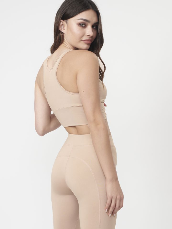 גוזיית ספורט עם כיווצים