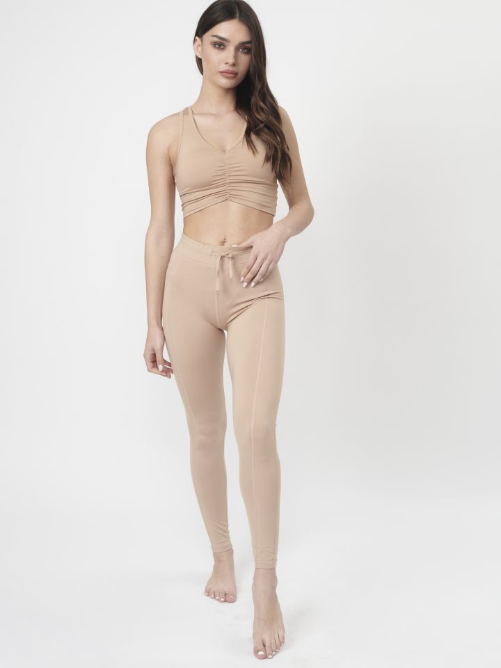 גוזיית ספורט עם כיווצים