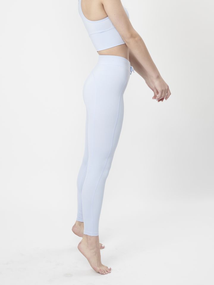 טייץ עם שרוך קשירה במותן