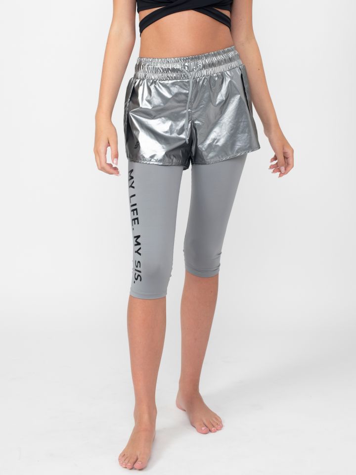 שורט בשילוב טייץ ארוך