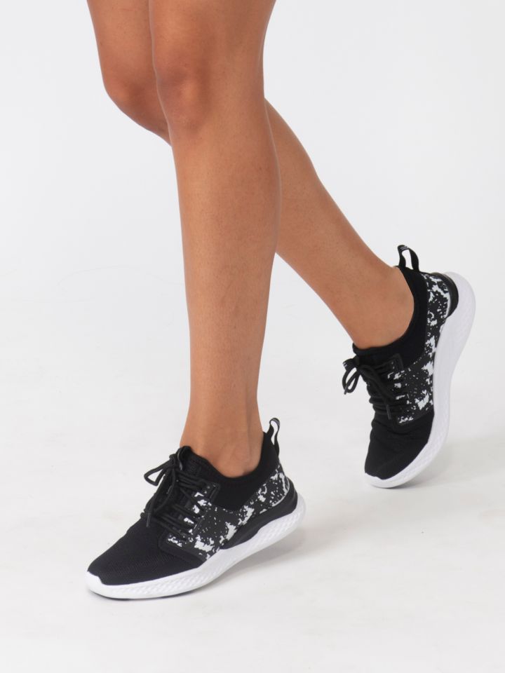 נעלי ספורט במראה סרוג