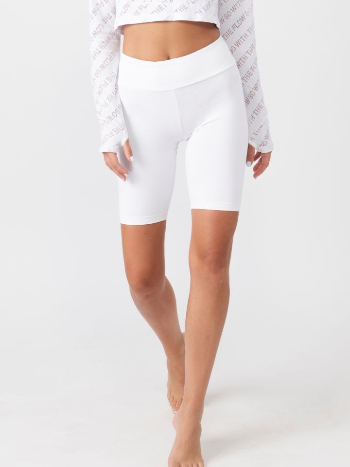 טייץ בייקר במראה קלאסי