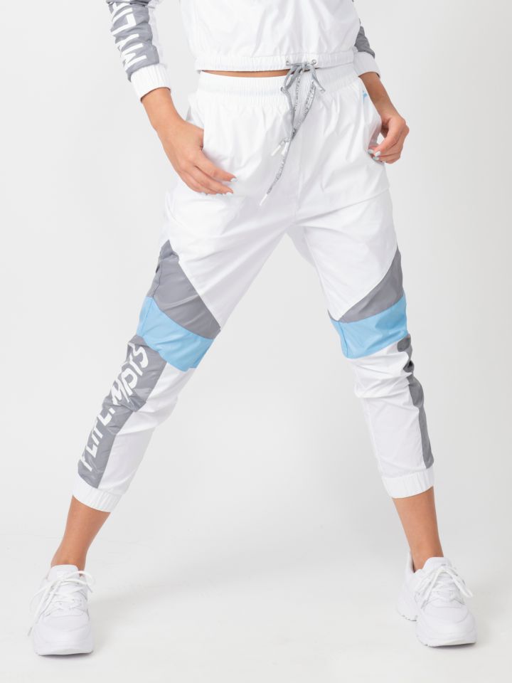 מכנסי ניילון עם חתכים והדפס