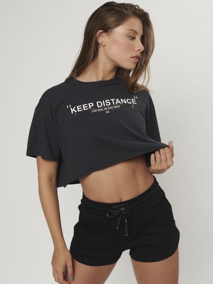 טי-שירט Keep Distance